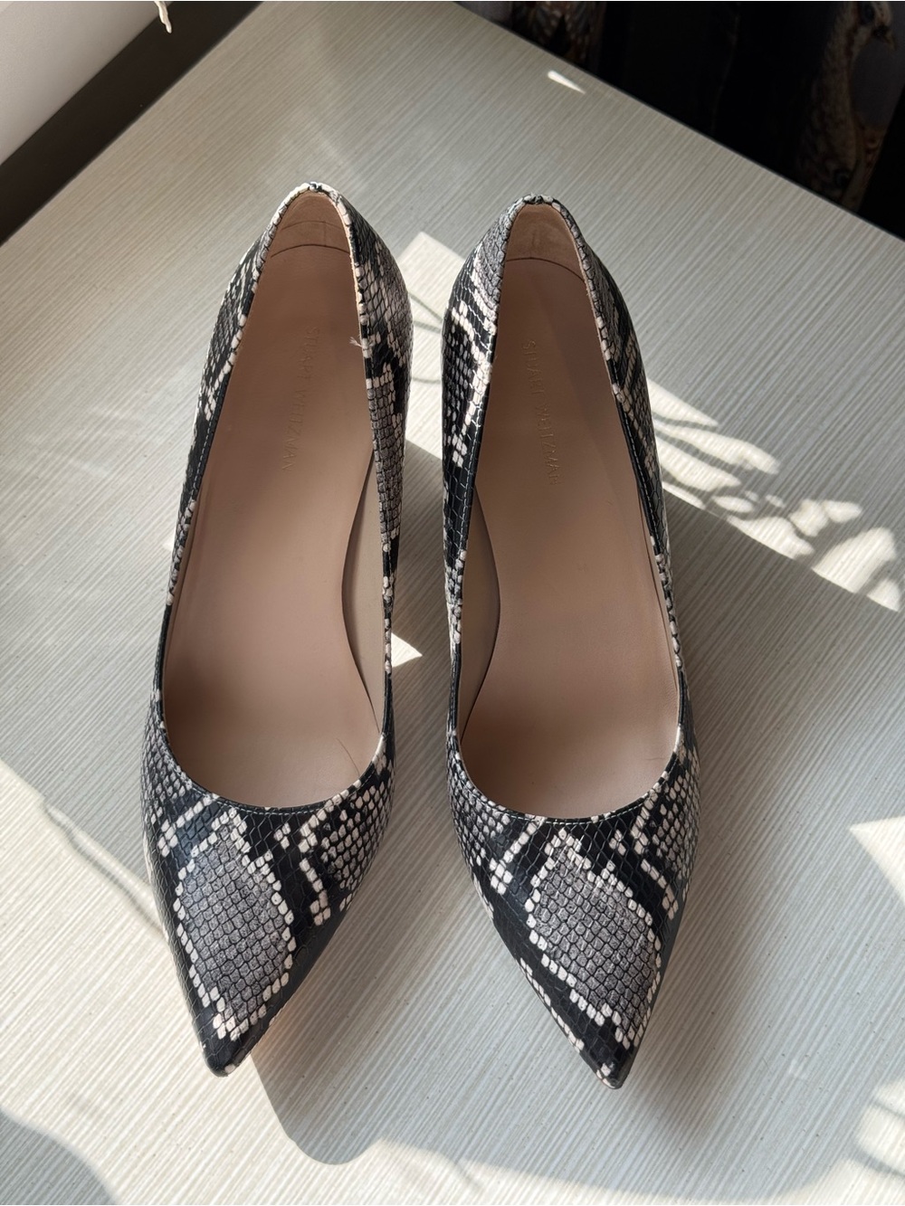 Stuart Weitzman Snake-Print Pointed Toe Pumps - Black & Gray Size 9